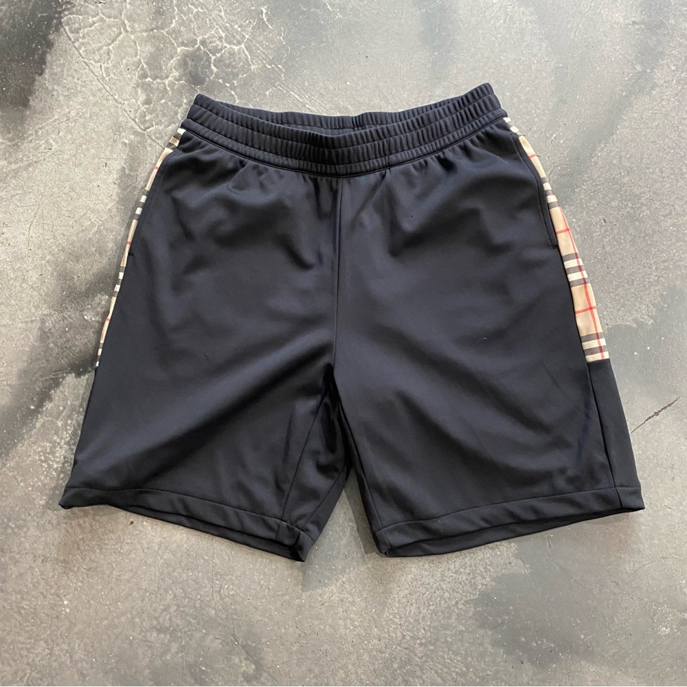 Burberry Plaid Sweat Shorts 8.5 “Sz M
(Abr A-1)